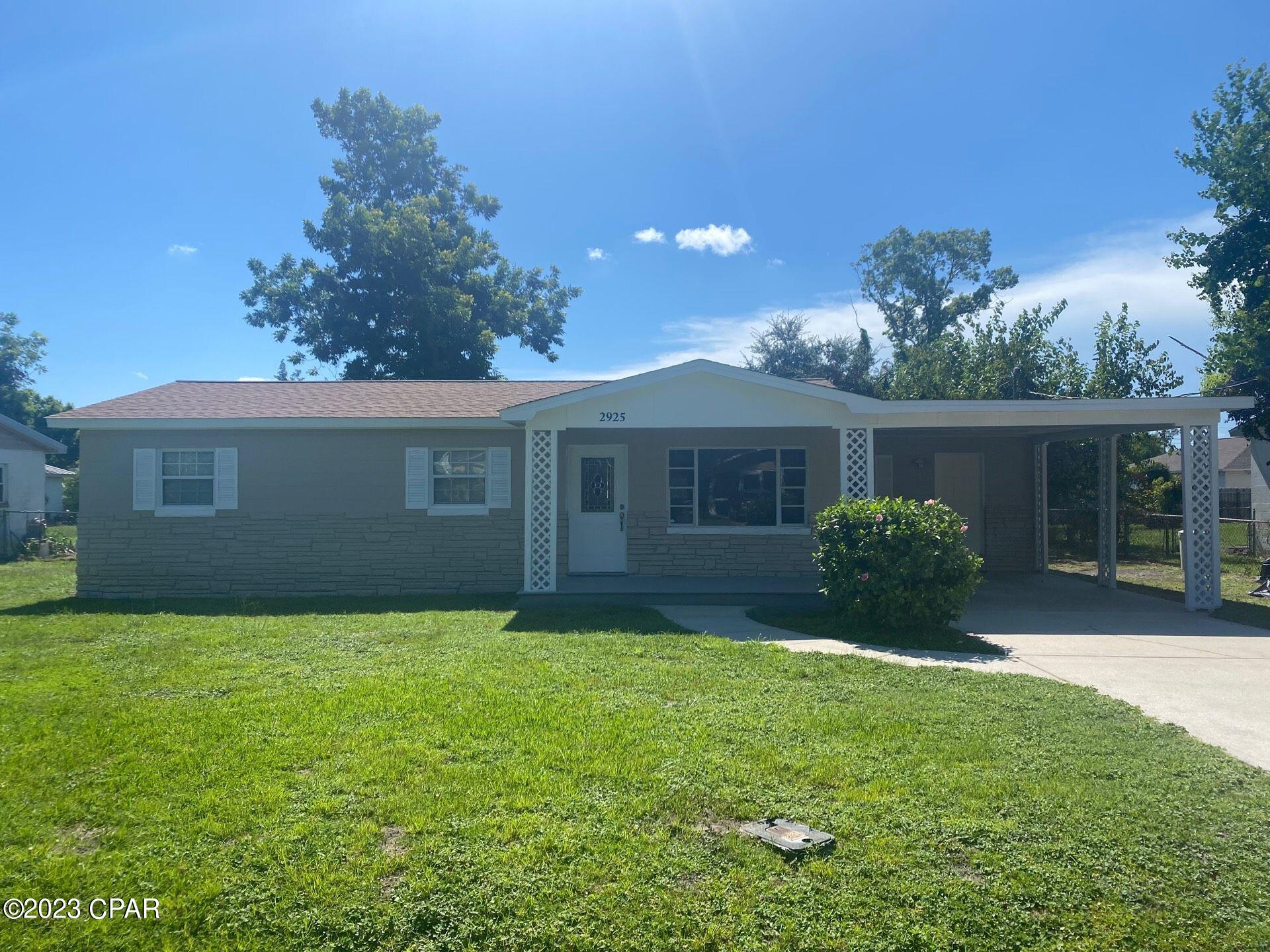 3 bedroom 2 bath home sits on a large fenced lot. Inside utility room, open patio in back, oversize carport. Updated lighting fixtures, crown molding , and 24' ceramic tile . Fireplace has decorative lighted logs and is non functional as a heating unit. Within walking distance of Highland Park Elementary.

*Pets considered*