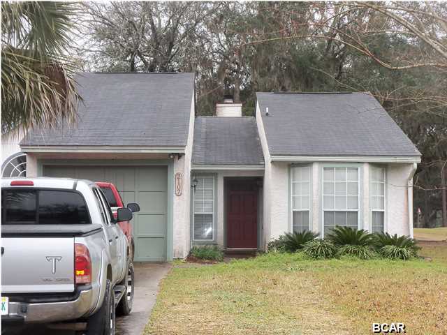 Golf Course located 2BR/2BA Townhome located off 6th green at Panama Country Club. Tenant pays own utilities, and responsible for small front/back yard maintenance...This cozy & comfortable townhome has fireplace, hardwood floors, nice arbor covered rear deck, one car garage, and front bay, rear golf views... Due to be available by March 16th 2015 - depending upon current occupant's actual move date (yet TBD)... Rented unfurnished with, kitchen appliances and washer/dryer included -(but washer/dryer not warrantied). Excellent neighborhood with Country Club style living and across street from the BAY. $1050month/$1000 deposit - prefer NO pets - minimum of one year lease...Hurry, you don't want to miss this rare opportunity. FYI: Golf Course/Clubhouse dining & Pool are available @