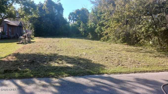 This lot is a great size at 9800 square feet for a single home, and room for a great outdoor entertainment space.  

You can also build two homes on this lot and sell one, live in the other.

Or, sell both!

So many options for a great price!
