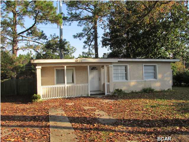 Cute 2 bedroom, 1 bath stucco home in a central location within walking distance to GCCC. The home is all ceramic and WASHER AND DRYER INCLUDED. There is also a fenced backyard and storage shed. Pets Negotiable