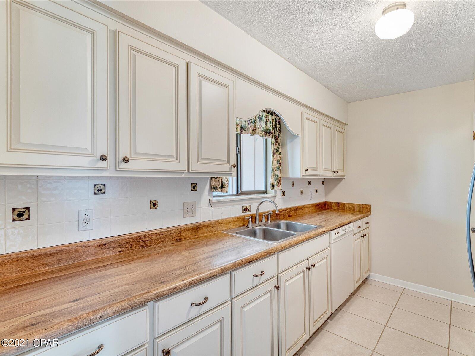 Venetian Villa 1st Add Replat - Residential