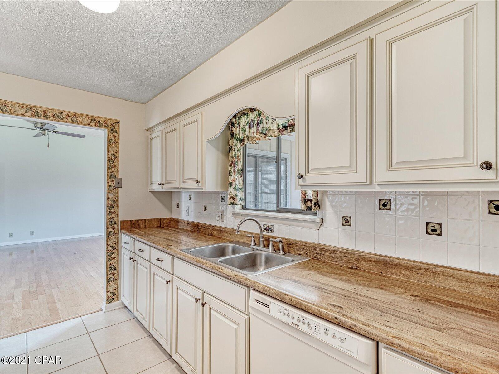 Venetian Villa 1st Add Replat - Residential