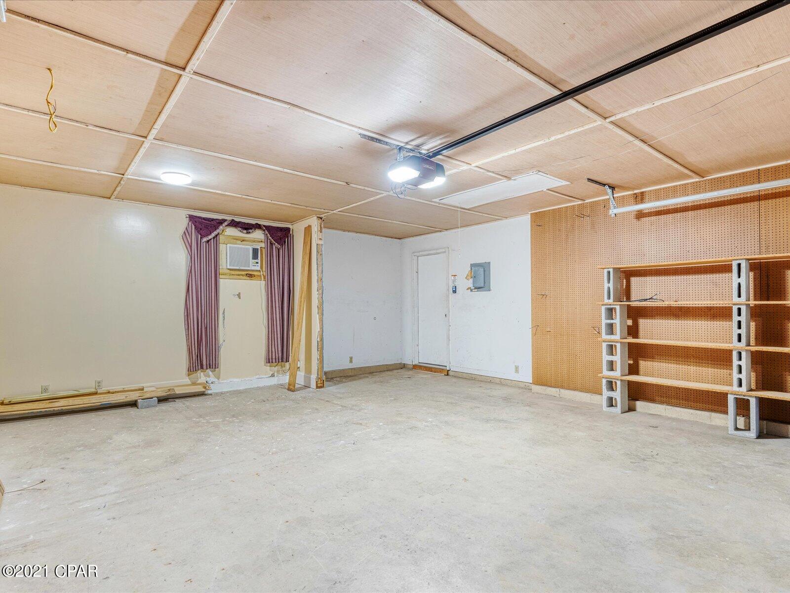 Venetian Villa 1st Add Replat - Residential
