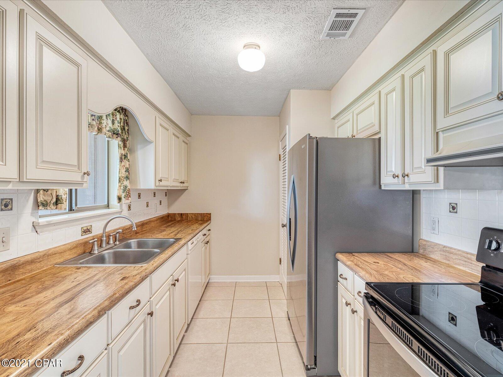 Venetian Villa 1st Add Replat - Residential