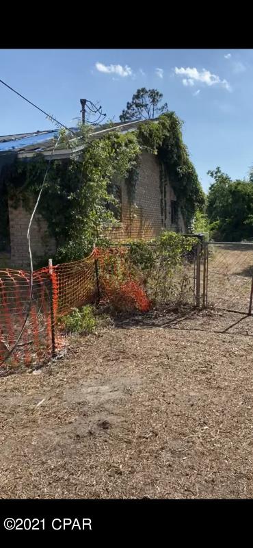AMAZING OPPORTUNITY FOR AN INVESTOR!!!

MASSIVE FAMILY HOME 4 BED 2BATH 2,988 SQFT.

NEEDS NEW ROOF AND INSIDE RENOVATIONS.

WILL NOT LAST LONG FIRST COME FIRST SERVE!!!