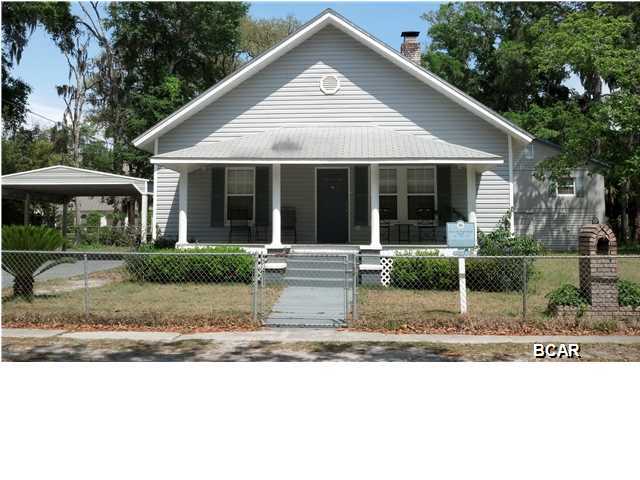 This beautiful historical house has been updated with stainless appliances. Beautiful Hardwood floors. Separate dining area. Cozy Living area with Wood burning fireplace. Large fenced backyard with a brick-paver patio. Located in a quiet neighborhood.

''INCLUDES WATER,SEWER and GARBAGE''