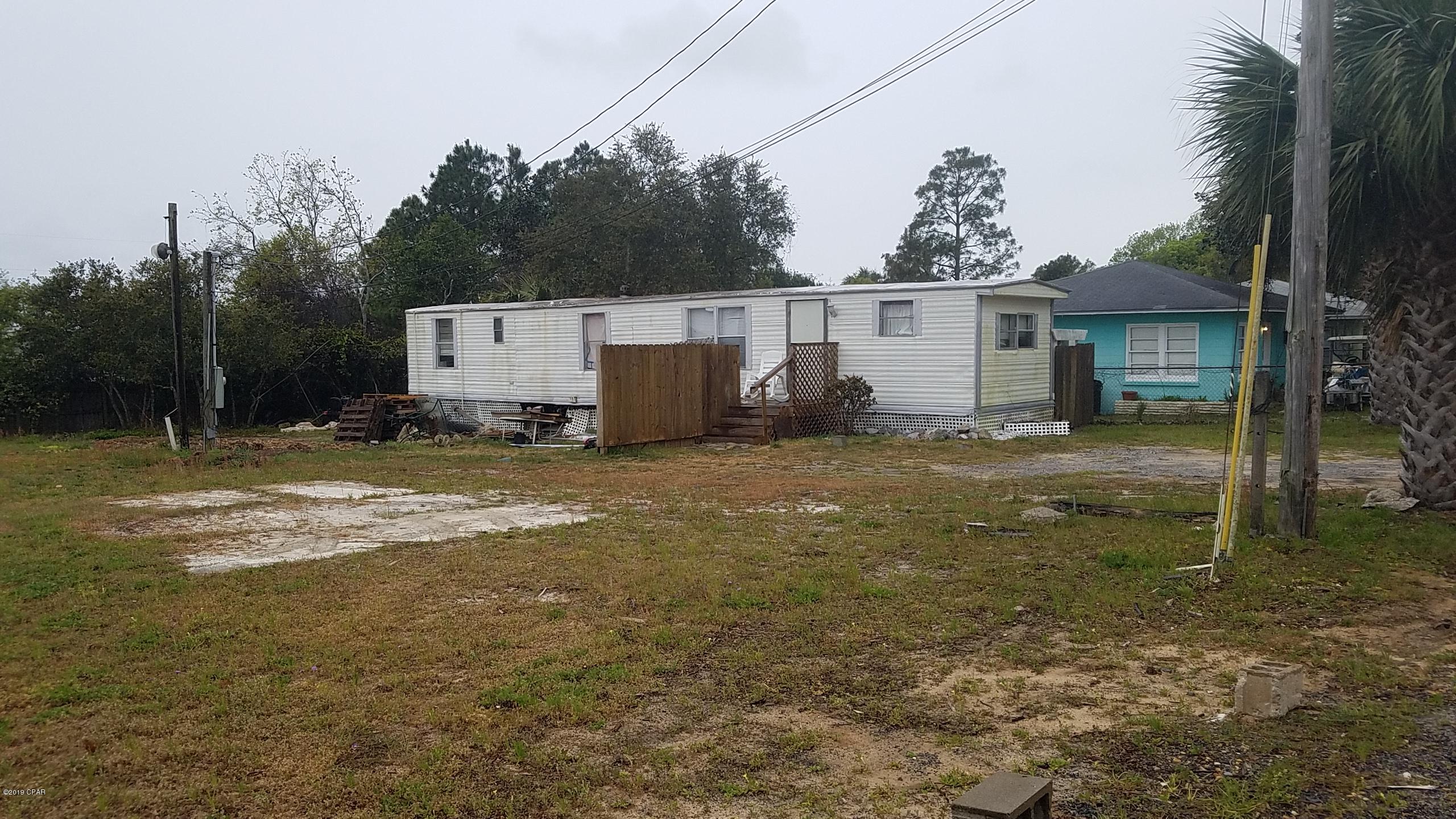 Nice building lot in Very desirable Laguna Beach! Old mobile home on property has no value.