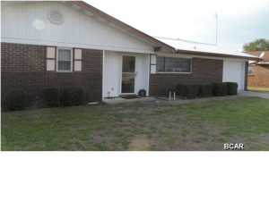 * ONLY ONE OWNER HOME * THREE LIVING AREAS * WONDERFUL CONDITION * ALL APPLIANCES EVEN WASHER AND DRYER INCLUDED * SUNNY HILLS OFFERS : GOLF COURSE, FISHING, BOATING * WONDERFUL FAMILY AREA * close to the airport