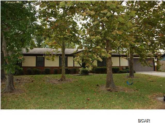 Wonderful home for a family or first time home owner. This 3 bedroom 2 bath house sits on a quiet cul-de-sec in Venetian Villa. With new paint and carpet its just waiting for you to move in. All major appliances 5 years or less. (W/H, A/C, stove, Dishwasher, disposal) Roof is also 5 years old. Home features a cozy fireplace in great room, large pantry as well as good sized closets, and oversized garage. Beautiful shade trees in front yard. Covered patio off back of house. Partially fenced back yard with peaceful wooded area. Seller is MOTIVATED!!!! Make an offer!!! Don't miss out!!!!
