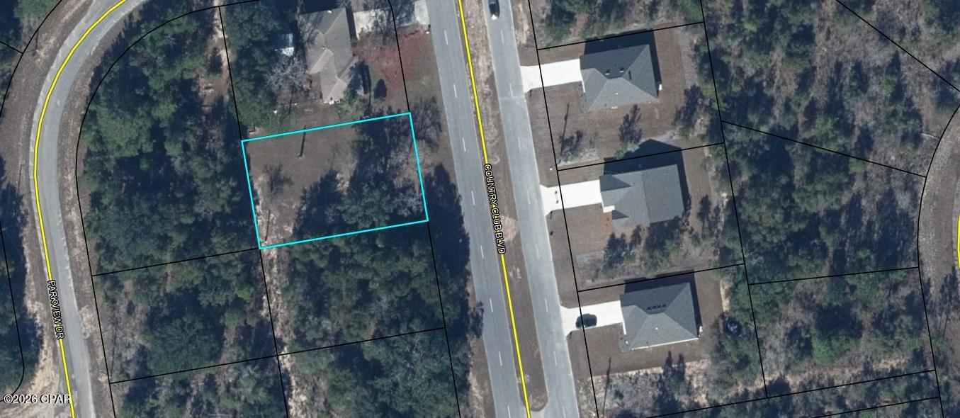 Parcel in a busy part of Sunny Hills.  Play golf all day.  Build your dream house.  Not far from Panama City and Panama City beaches.  Panama City has 2 large hospitals to meet any medical needs you may have.