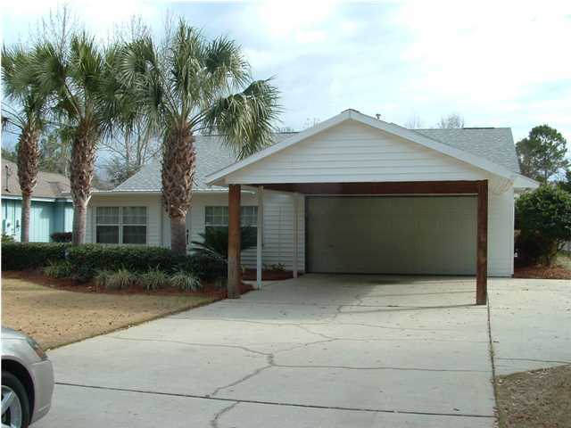 Callaway - Beautiful home close to Tyndall AFB that comes featuring; a wood burning fireplace, stainless steel appliances, laminate & carpet flooring, Kitchen skylight, Large backyard, patio, and washer/dryer connections. SMALL DOGS ONLY negotiable!!