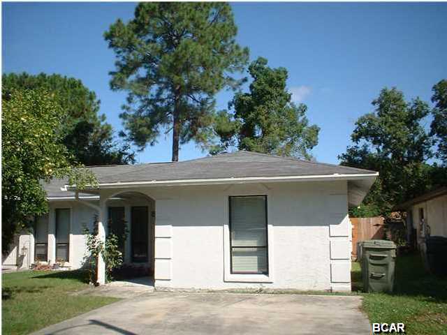 This is a short sale. Nice size 3 bedroom and 2 bath attached single family home.
