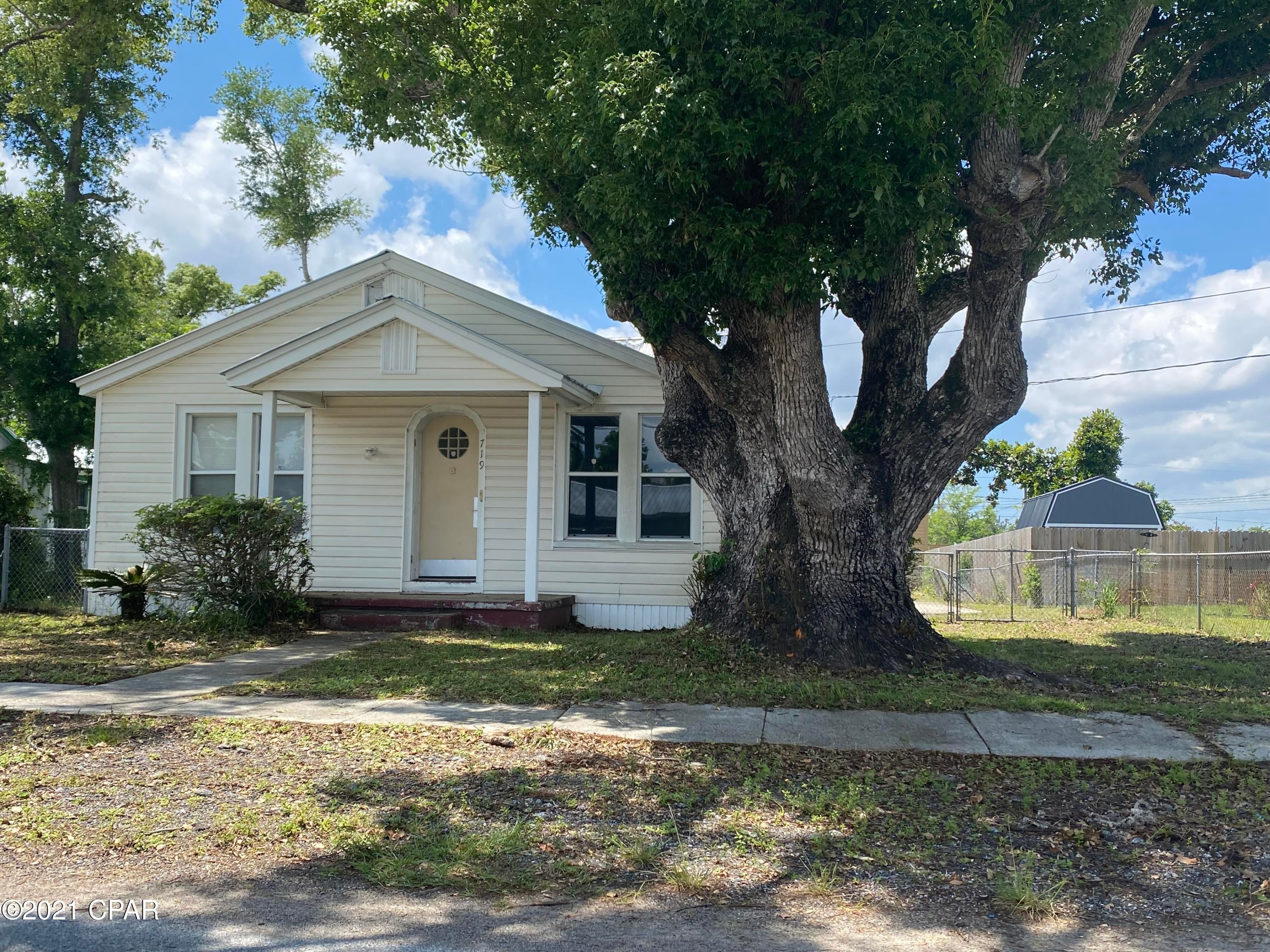 CURRENTLY UNDER CONTRACT, SELLER ACCEPTING BACKUP OFFERS-

Bank Owned-In the heart of Panama City-Off of Harrison.  Great opportunity to complete repairs and design this home as you desire. Hardwood floors and Large back yard!