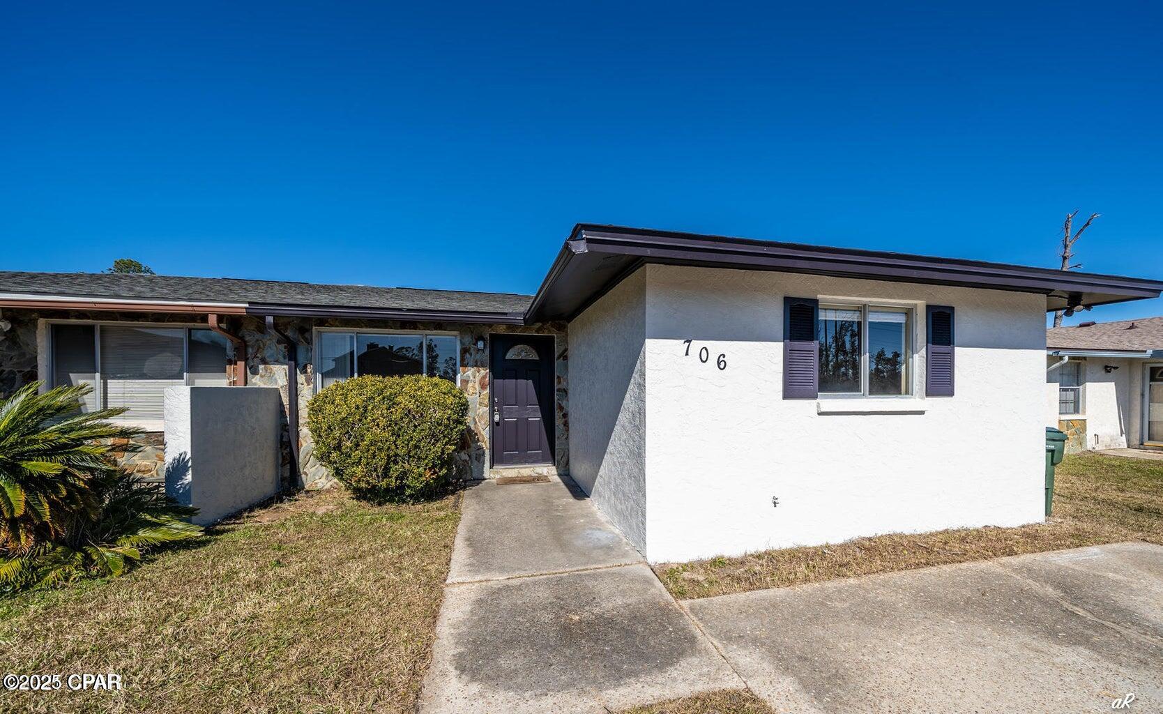 Centrally located Lynn Haven home! Cozy 3/2 layout with fenced yard. Primary bathroom has access to backyard. Pets allowed pending approval. 12 month lease required.

$1,700 monthly rent
$1,700 security deposit