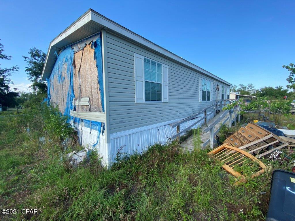 COUNTRY LIVING AWAITS!



Check out this 3 bedroom 2 bath Mobile Home in Southport. Conveniently located with local access to Deer Point Lake, near Highway 77, it's an easy drive down into Panama City, Lynn Haven, or north to I-10!



The house itself will need some TLC to bring back to its full potential. It could use a new roof and overall cosmetic repairs and updates.



Hit the following links to know more!