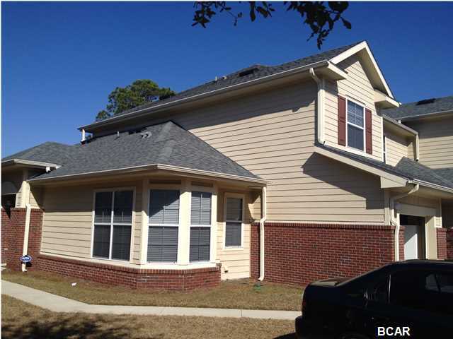 Great location for this Baldwin Rowe unit. This is a three bedroom, 2.5 bath town home with a one car garage. This unit features hardwood floors in the living room, crown molding, granite counter tops, eat in kitchen, separate laundry room. There is a very nice screen patio off master bedroom. HOA requires application.