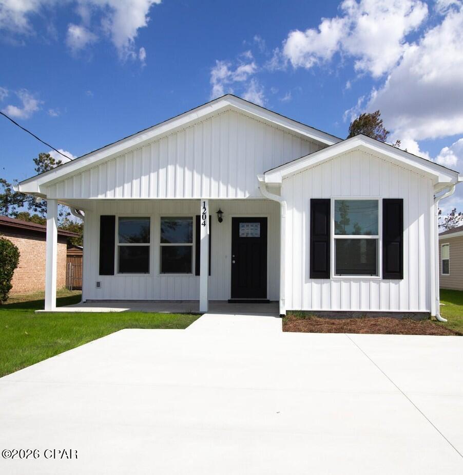 This impressive Light And Bright 3-Bedroom 2-Bathroom Home: Features The Interior : A Galley Kitchen With All (Whirlpool) Stainless Steel Appliances. 42-inch  Shaker - Style Sleek White Kitchen Cabinets, Trimmed Out With Brushed Nickle Finishes, Quartz Countertops With Same Finished Design in All Bathrooms, Vinyl Plank Flooring Running Throughout The Home Foam Insulation On Ceilings And Walls Also Includes Mini Blinds. And Much More.


Exterior Of This Home Showcases Low Maintenance Vinyl Siding Beautiful Curb Appeal And A Privacy Fence,
THE ONLY THING THIS HOME IS MISSING IS YOU!!!