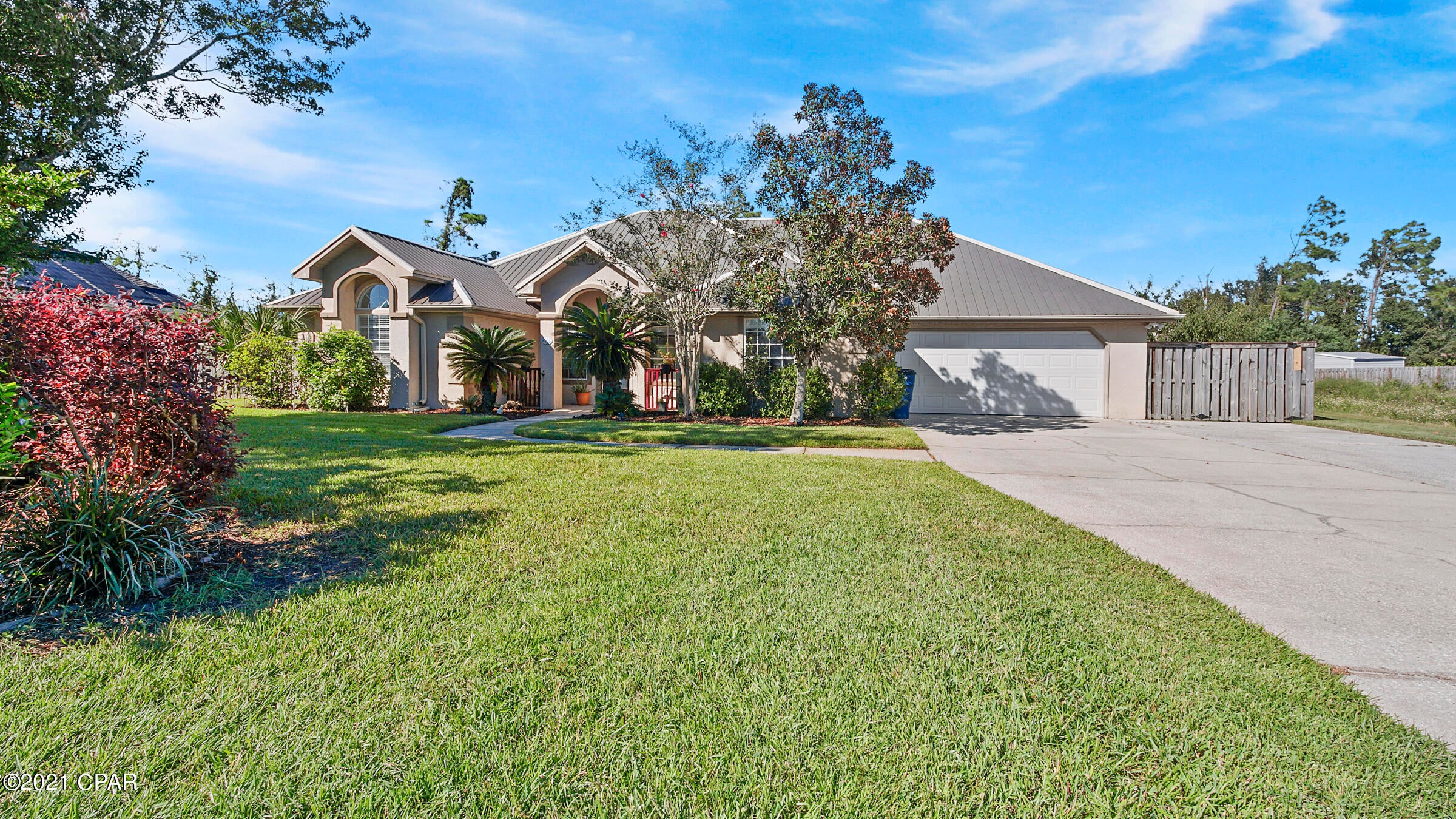CURRENTLY UNDER CONTRACT, SELLER ACCEPTING BACKUP OFFERS Beautiful home with a new AC on a cul-de-sac in the Northshore subdivision! Walking in the home you'll love the open floor plan, tall ceilings & hardwood/tile flooring. The living room is spacious & boasts a gas fireplace & sliding glass doors leading to a huge Florida room. The kitchen is a chefs dream & features an abundance of custom cabinetry w/pull-out drawers, granite counter tops, gas stove, double ovens, pantry, new refrigerator & breakfast bar w/built in seating. Off the kitchen, on the right side, is a large formal dining room. On the left side is an additional breakfast room. You'll enjoy the large main bedroom & attached bath w/double vanities, soaker tub & separate shower. Enjoy entertaining in your enormous Florida room