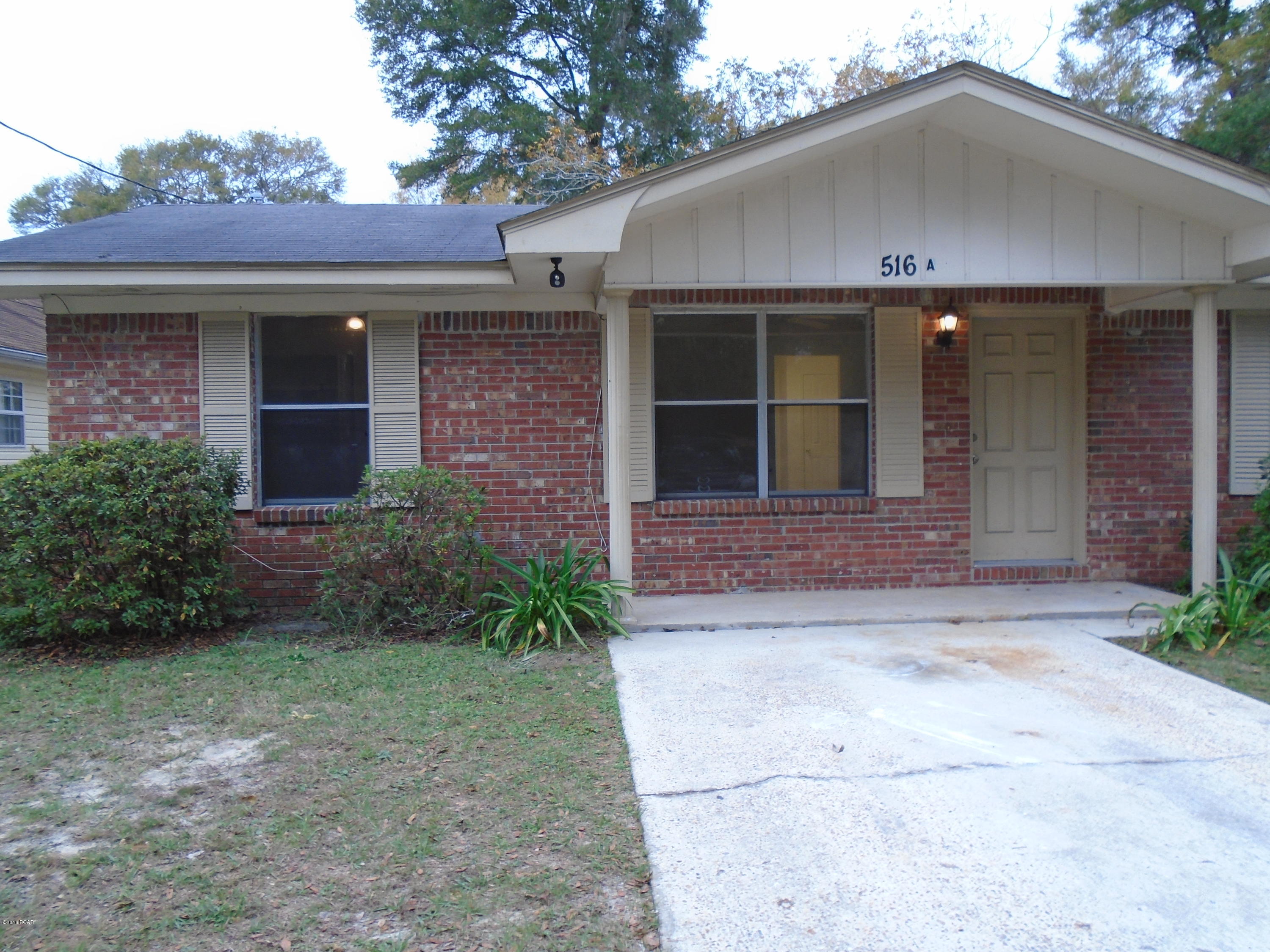 2 bedroom 1 bathroom Triplex in Parker. All property sizes and ages are approximate, please measure and/or verify if important. 

School assignments are subject to change, please check with Bay County for most accurate information.

Deposit is the same as the rent.

Pets NOT Allowed!
