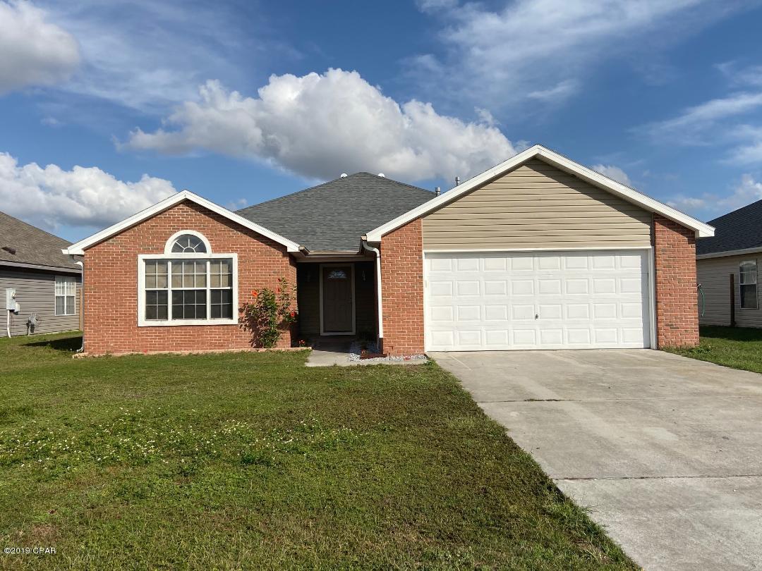 Nice 4/2 home in Cedar's Crossing with new flooring, paint. Large family room with gas fireplace, eat-in kitchen, laundry room, screened back porch. 2 car garage. Water heater is gas. W/D hook-up. Small pet ok with refundable deposit, restrictions apply, call for info. Must view before applying.