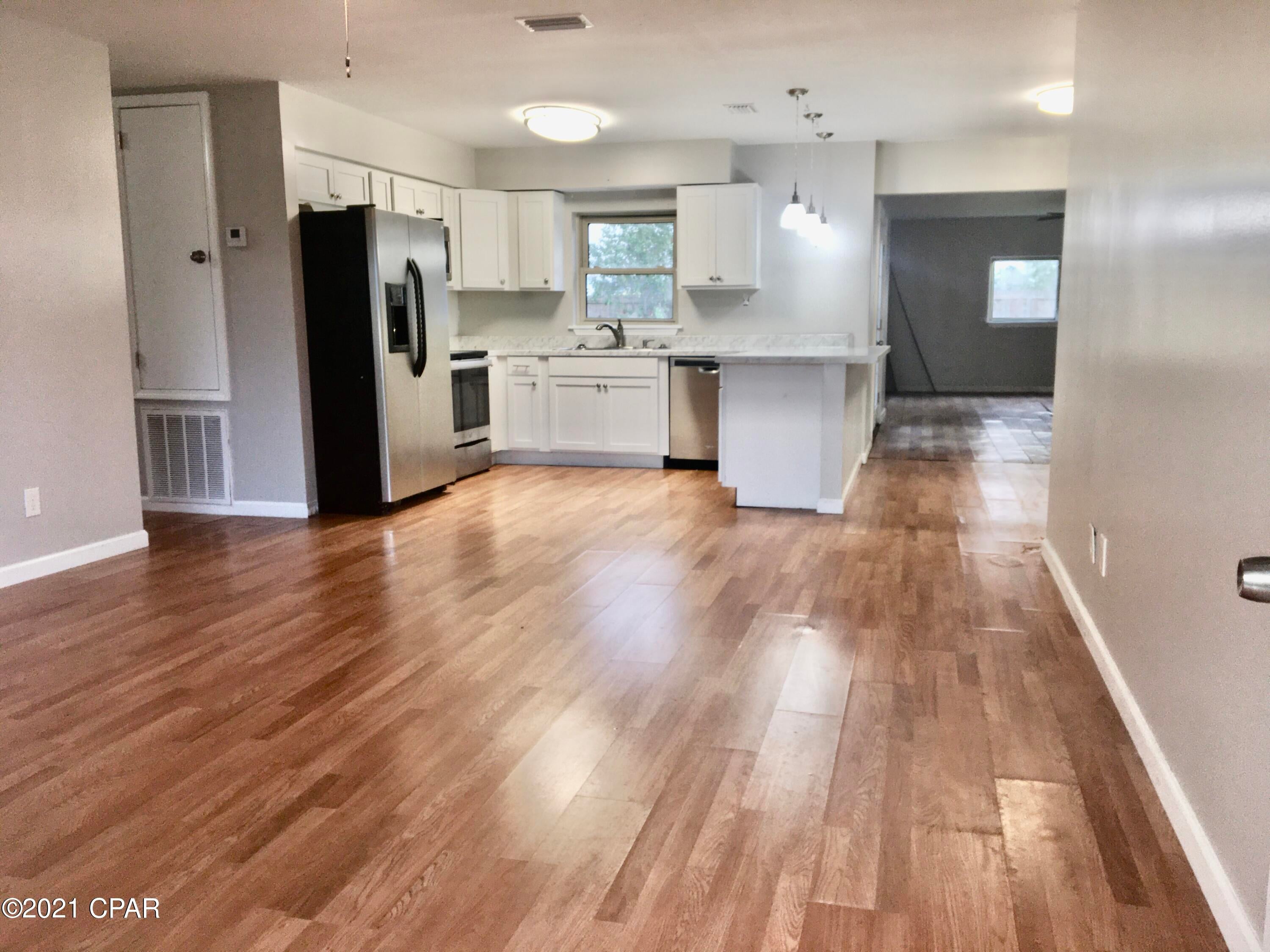 Parkway Manor Est - Residential