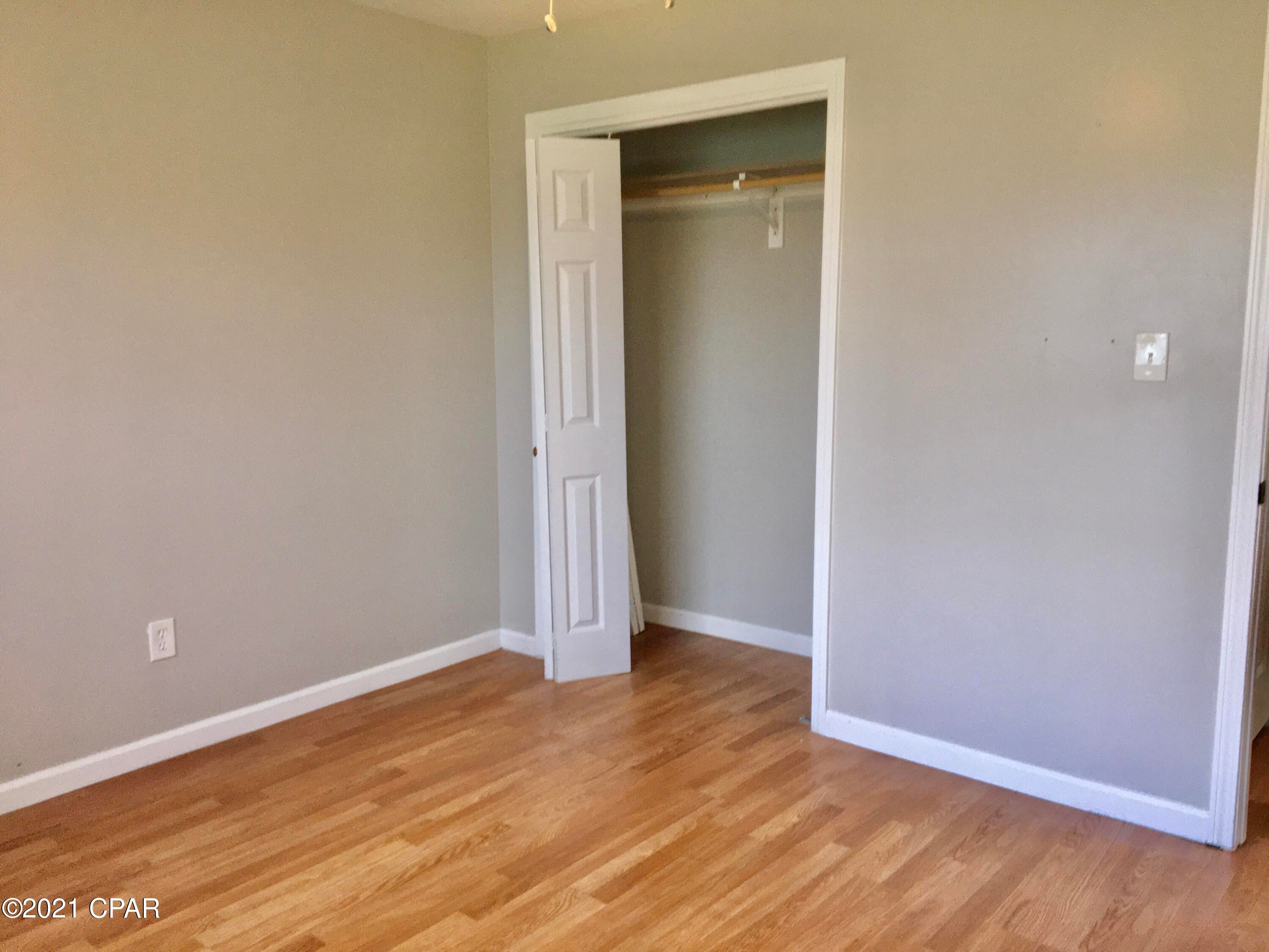 Parkway Manor Est - Residential