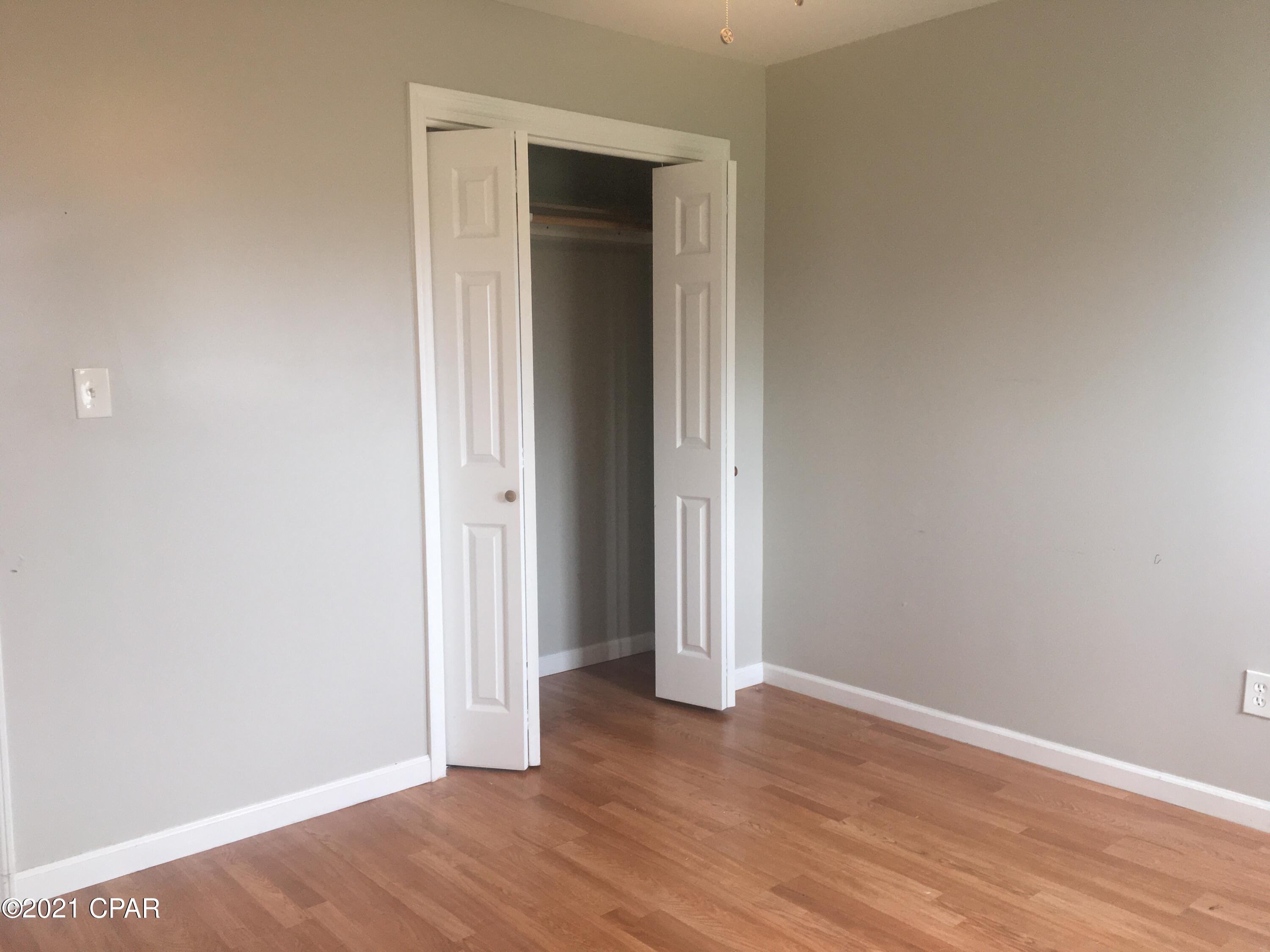 Parkway Manor Est - Residential