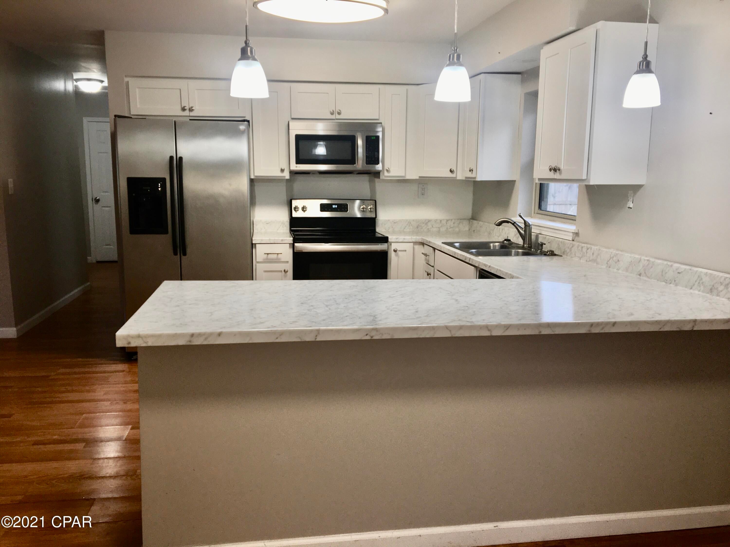 Parkway Manor Est - Residential