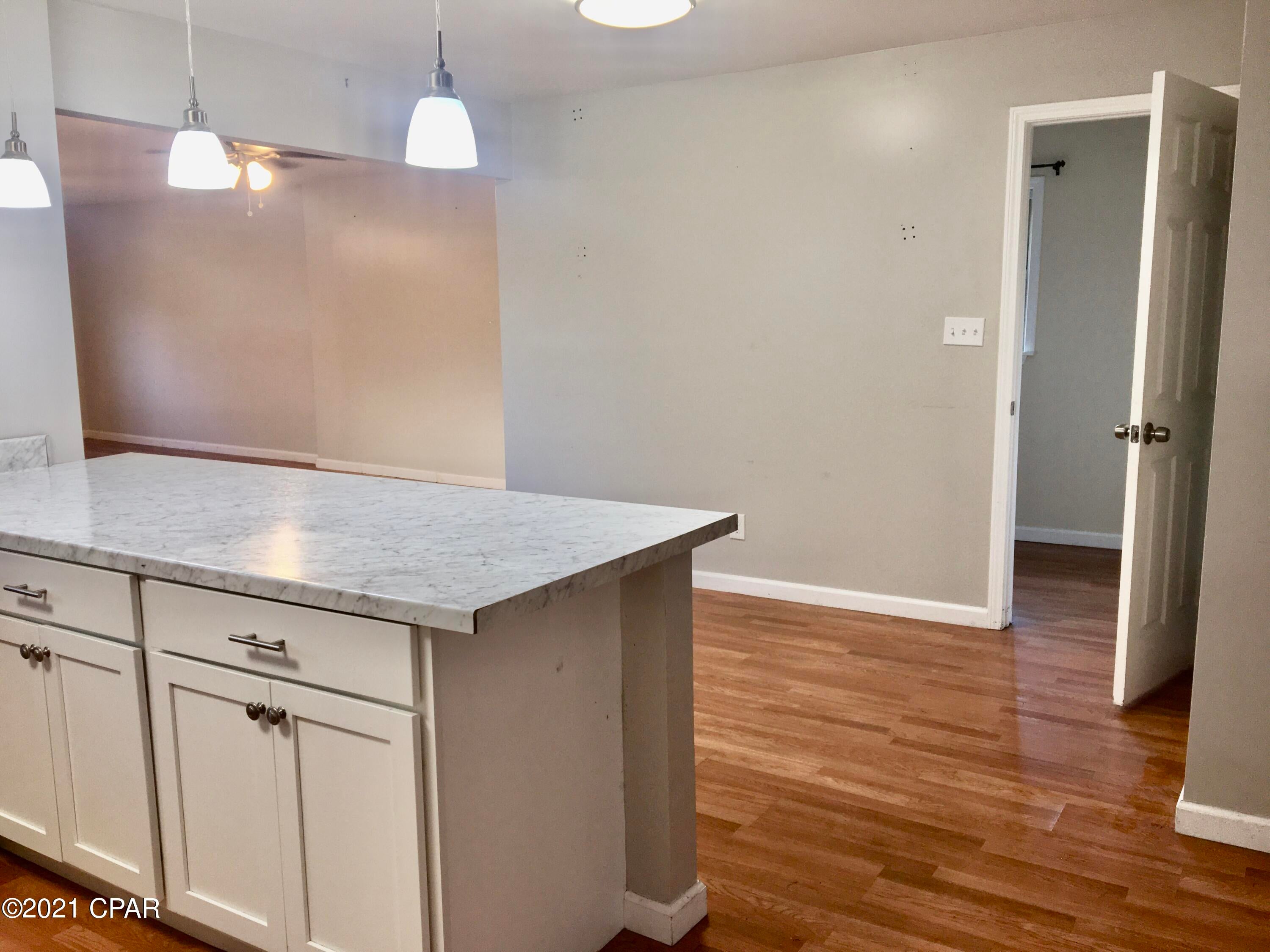 Parkway Manor Est - Residential