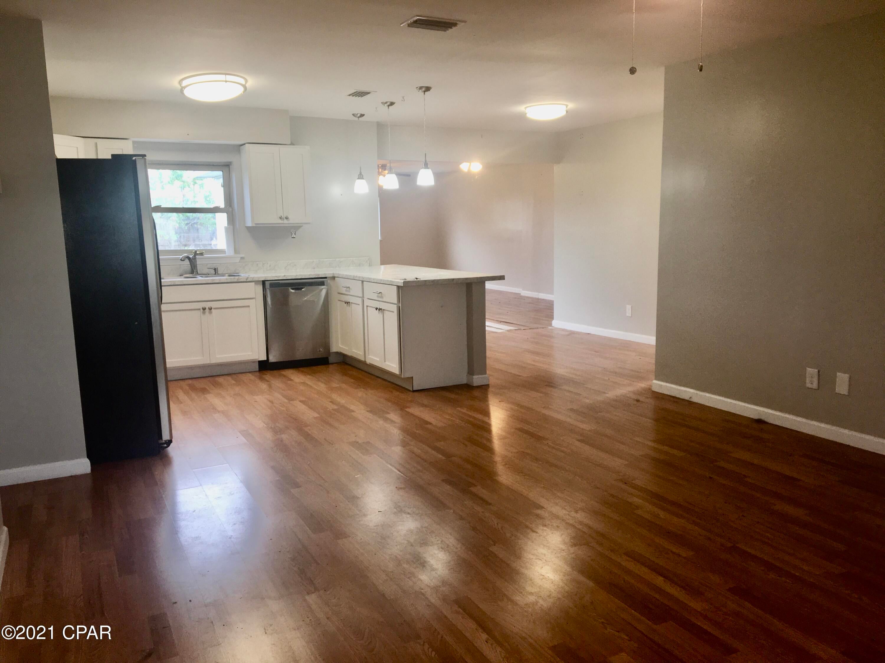 Parkway Manor Est - Residential