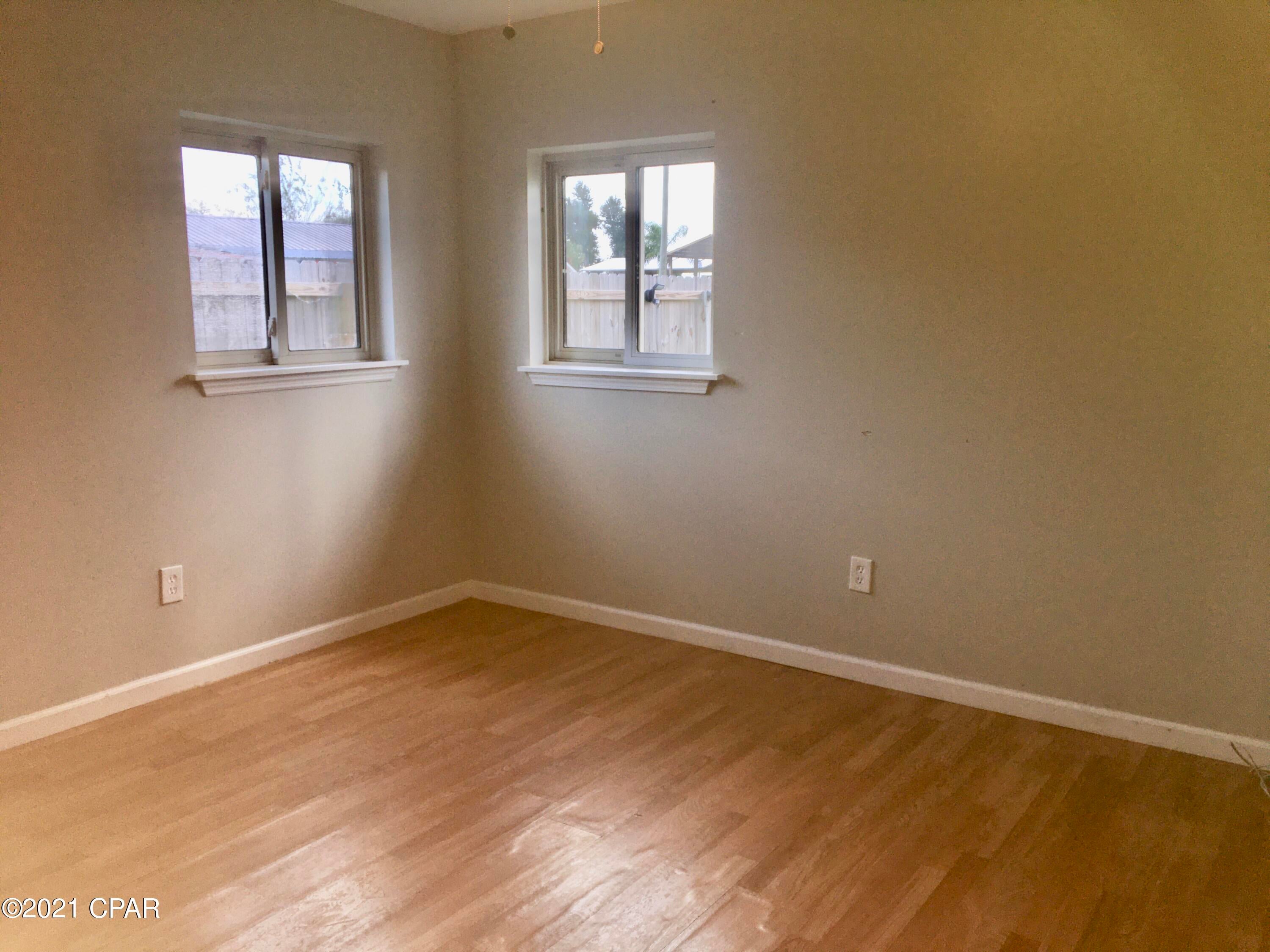 Parkway Manor Est - Residential