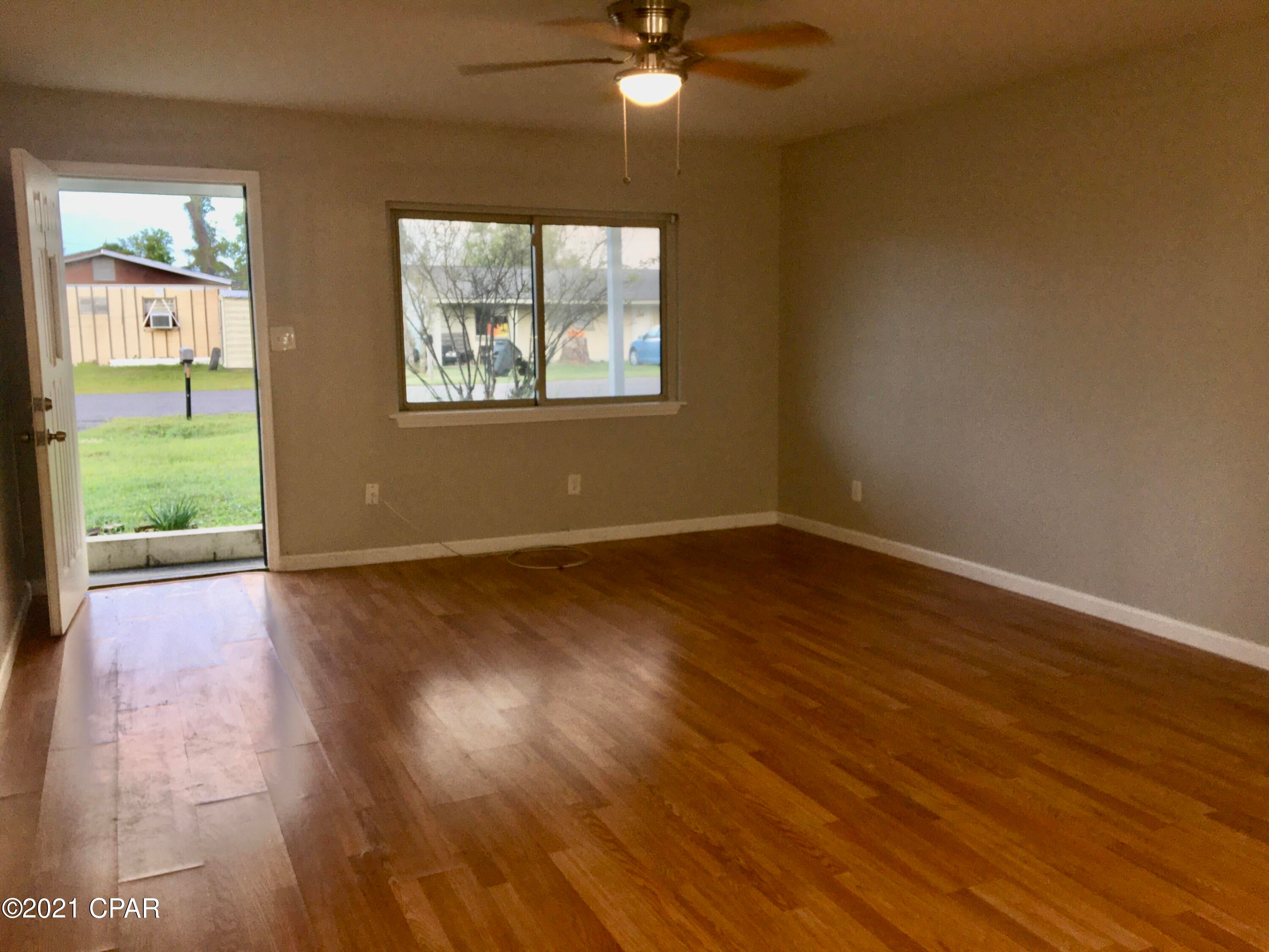 Parkway Manor Est - Residential