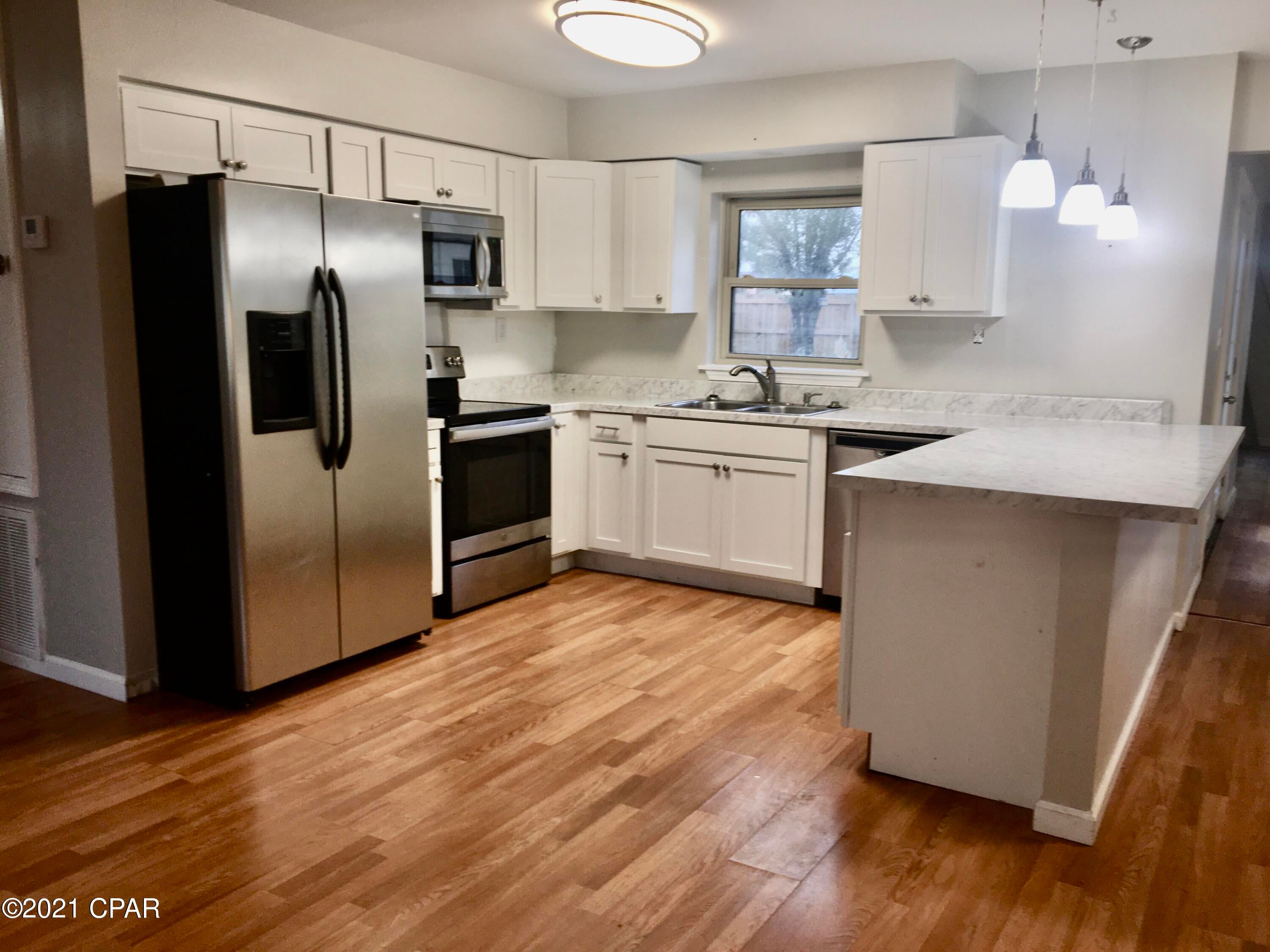 Parkway Manor Est - Residential
