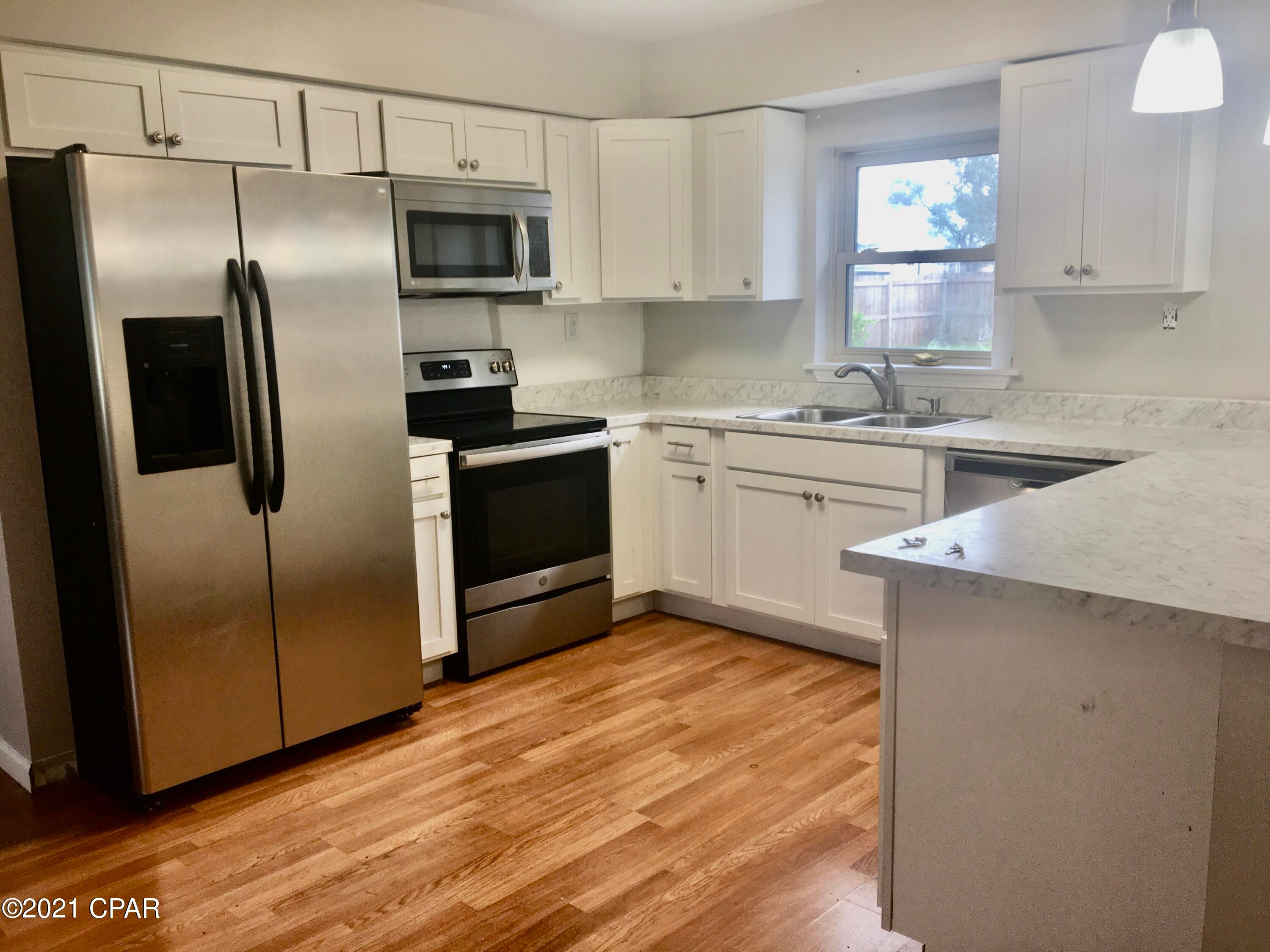 Parkway Manor Est - Residential