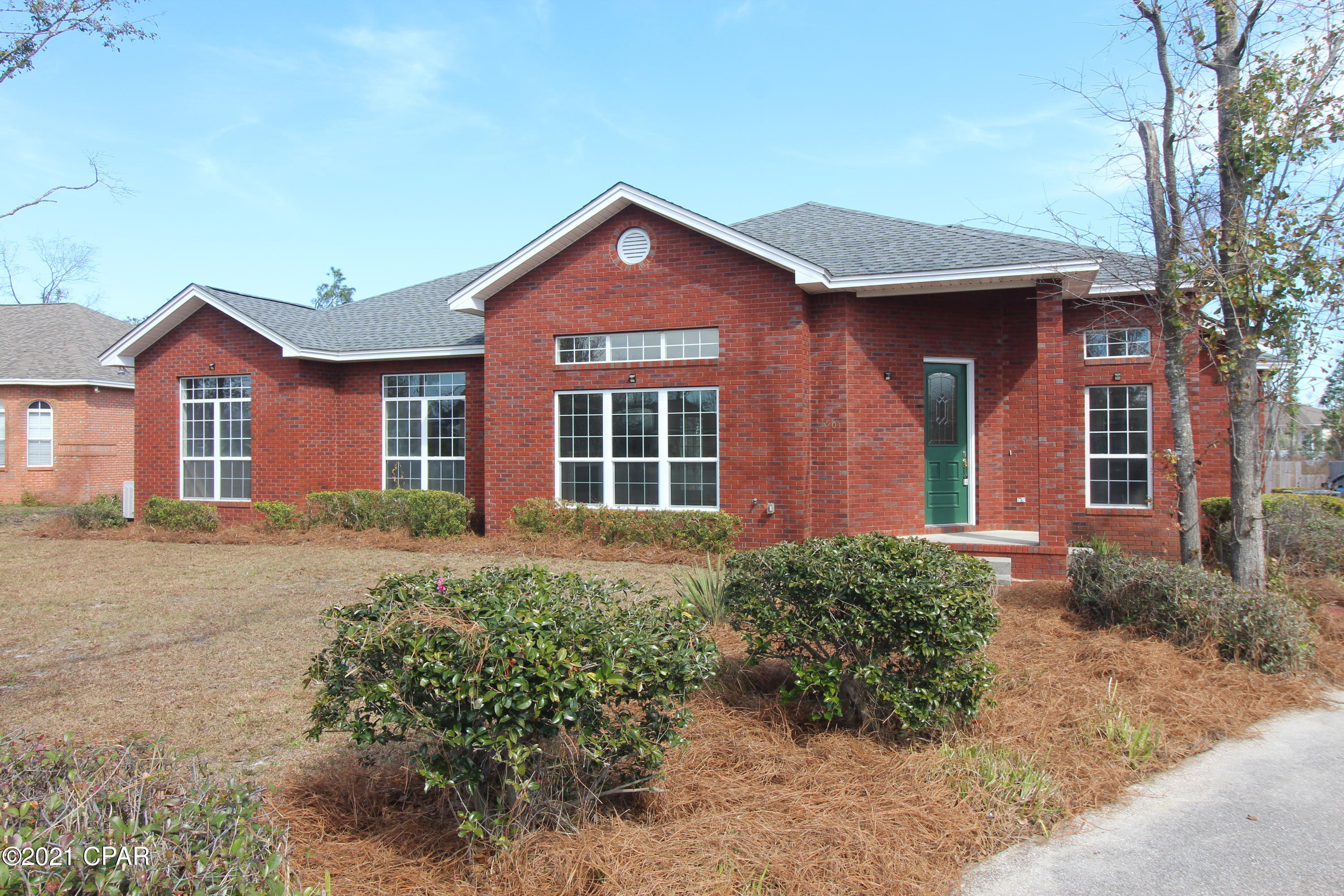 CURRENTLY UNDER CONTRACT, SELLER ACCEPTING BACKUP OFFERS

Custom built brick home on private lot with rear entrance garage and screened in-ground pool. Home features 12ft and 10ft ceilings, 18'' tiles, formal dining room, breakfast and computer area, living room with built-ins, well and pump for sprinkler system, CAT5 Network wires throughout, Solar Hot Water heater, New AC, Propane Stove, encased interior windows with decorative trim, and leaded glass front entrance door. Home is bordered by two preserve areas (rear and side) affording great privacy for a neighborhood setting.