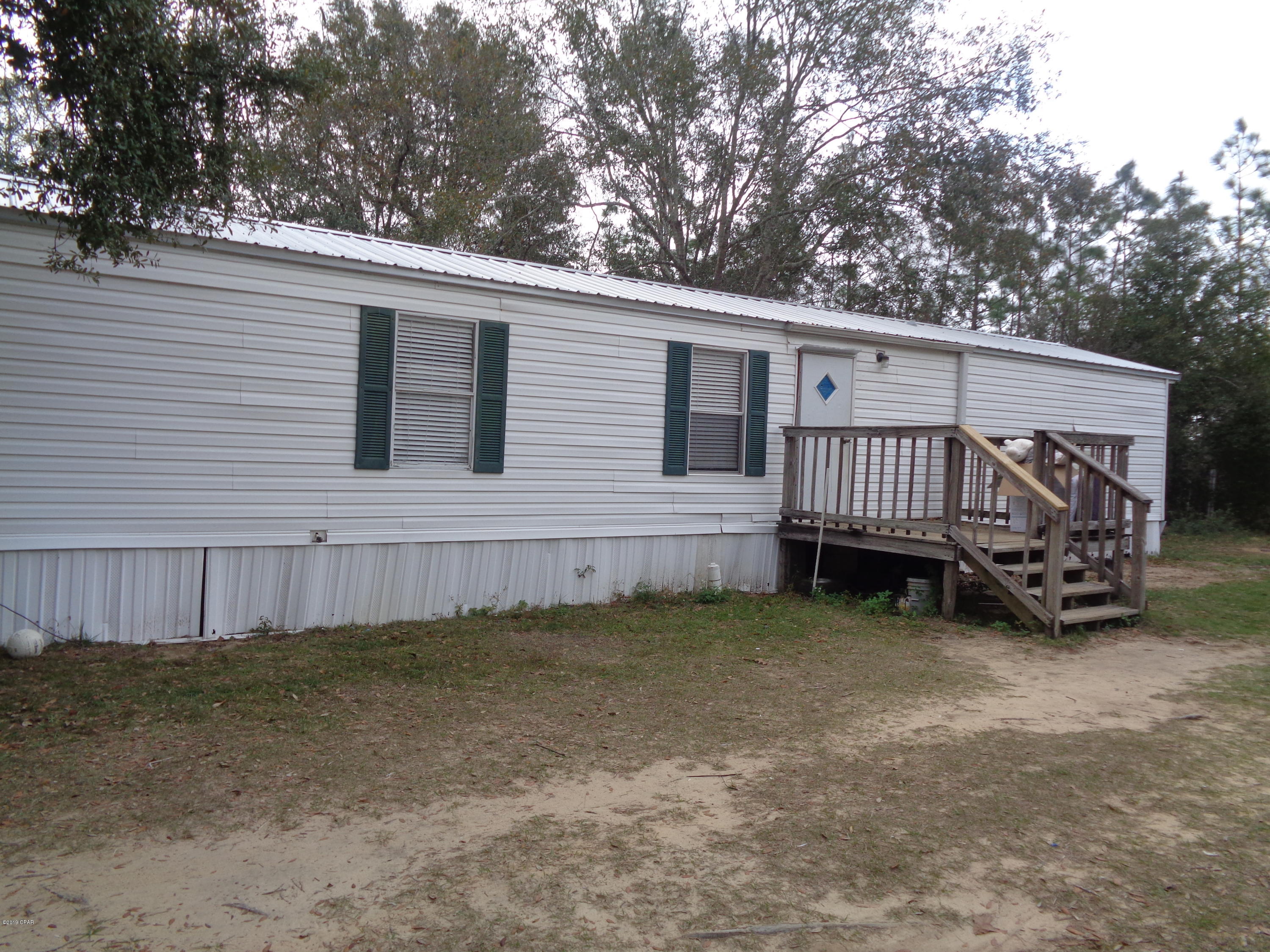 Single wide Mobile home located in Greenhead. 3 bedroom 2 bath. Large fenced in yard. Ready for a new tenant. Washer and Dryer included.
