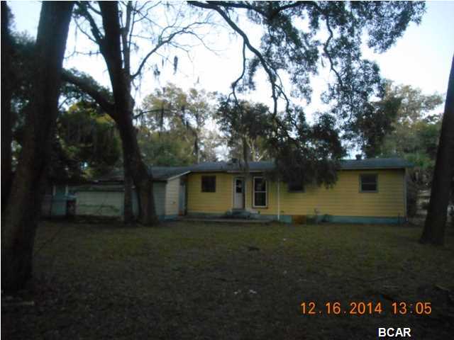 Great starter home in opportunity in Lake Drive Heights community. This 3 Bd/ 1 Ba home features a workshop, carport, florida room & a fully fenced backyard. Don't miss out!! Available to Owner Occupants for 15 days from list date. This property is considered Insurable with Escrow by a FHA Appraiser. Buyers may escrow funds for repairs after the close of escrow & the amount is added to the loan balance of the standard FHA Financing (203b). Please see attached Repair Escrow & PCR for details. Available to Owner Occupants for 15 days from list date.