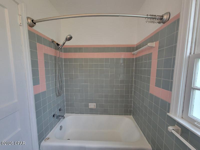 Cove Terrace 3rd Add - Residential Lease