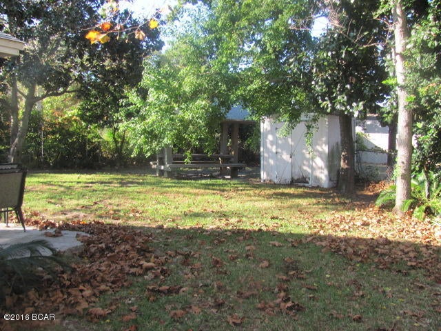 North Lagoon Oaks 1st - Residential Lease