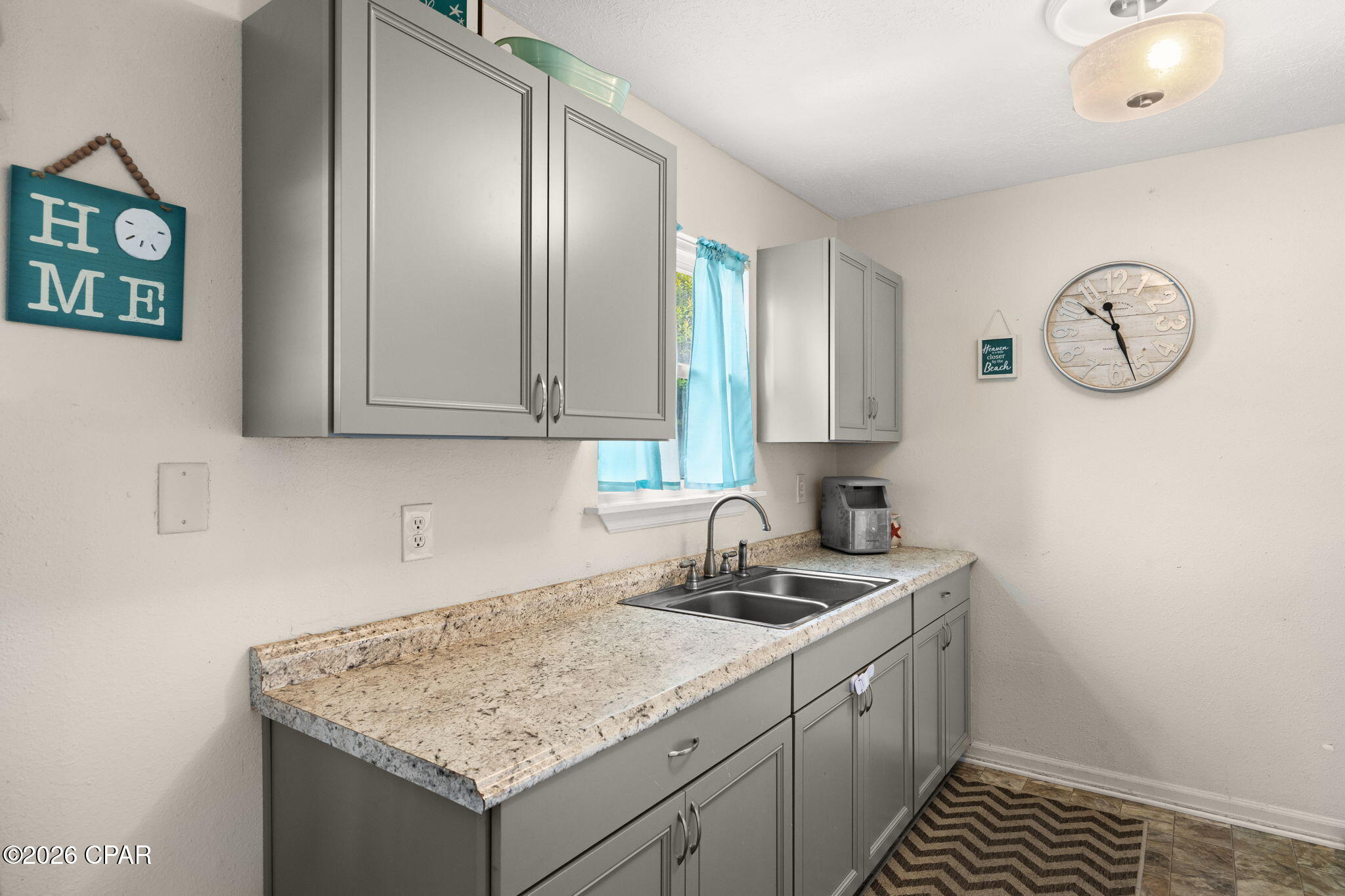 Hutchison's 2nd To Bahama Bch - Residential