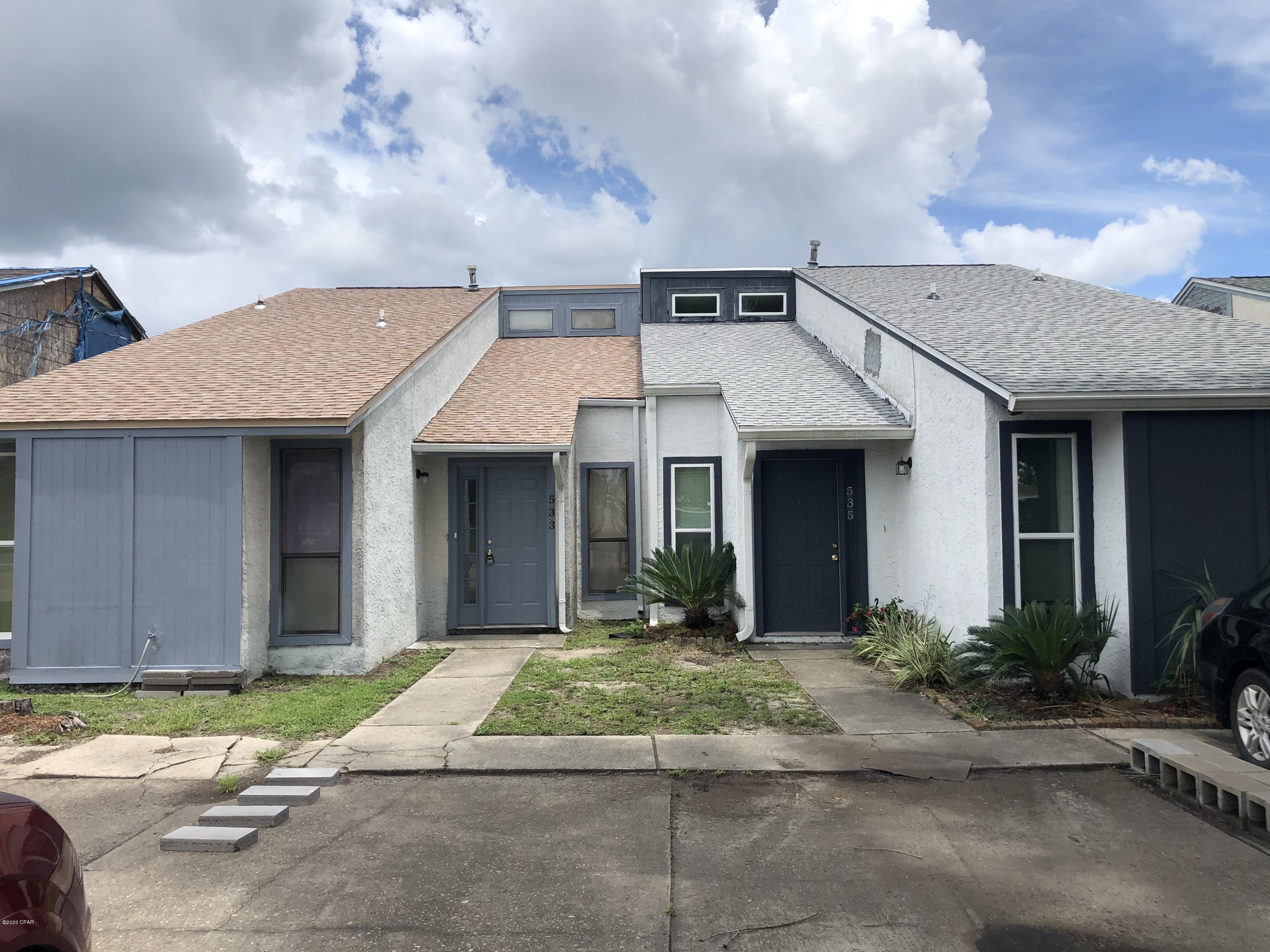 Duplex style property with large bedrooms and large open living space. New flooring and kitchen. Gas range and hot water system. Laundry room off bathroom with washer and dryer connections and space for storage. There is also a small storage closet off rear patio. Ceiling fans in every room. Yard maintenance included.

Smaller pets considered. Non refundable pet fee of $200 per pet - subject to owners approval.