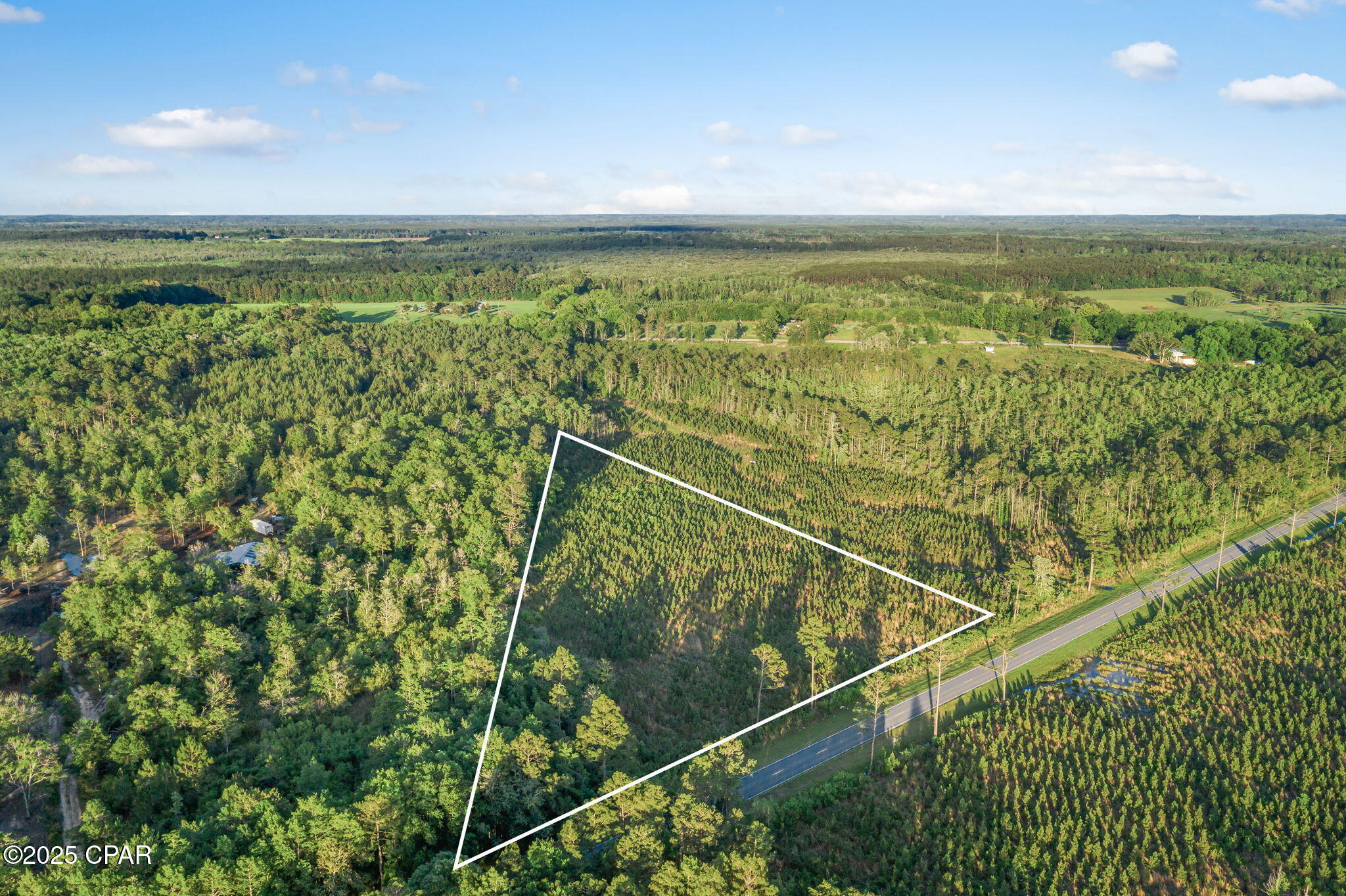 This beautiful 5.04+/- acre tract offers the perfect setting to build your dream home! With frontage along County Road 177, the property provides convenient access while maintaining a peaceful, rural atmosphere. Ideally located near Hwy 79, you'll enjoy the benefits of nearby amenities without sacrificing the tranquility of country living.