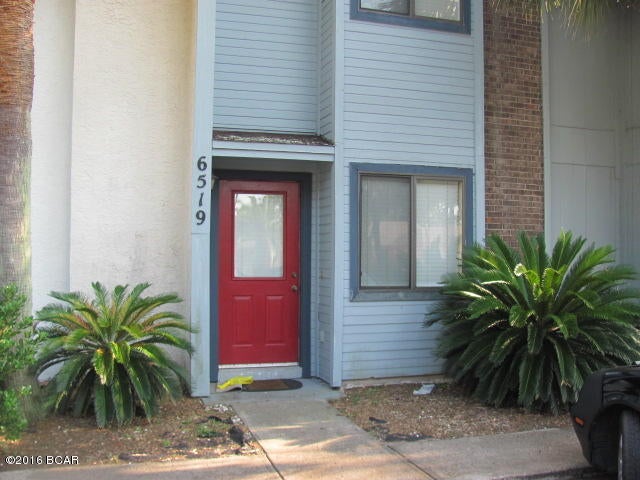 Harbour Towne - 2 bedroom, 2.5 bath townhome in gated community.  Features include open living/dining combo, island kitchen, laundry and 										

half bath on main, upstairs bedrooms, balcony off master bedroom, patio , deck and storage room off kitchen. Garbage, basic cable (Comcast)										

and lawn service included. Community features tennis courts and in ground swimming pools. Heat, water heater and stove are natural gas.