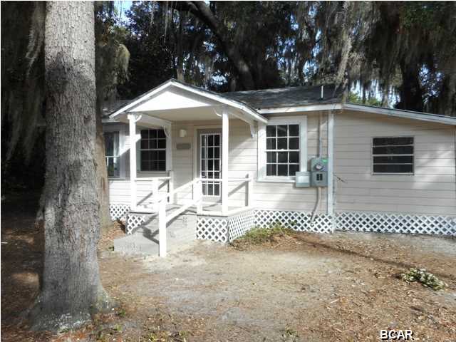NEWLY RENOVATED!!!!Cute 2 bedroom 1 bath cottage. Wood flooring, wainscoting, freshly painted, new appliances. Close to the Bay. (10% off for active duty or retired military)