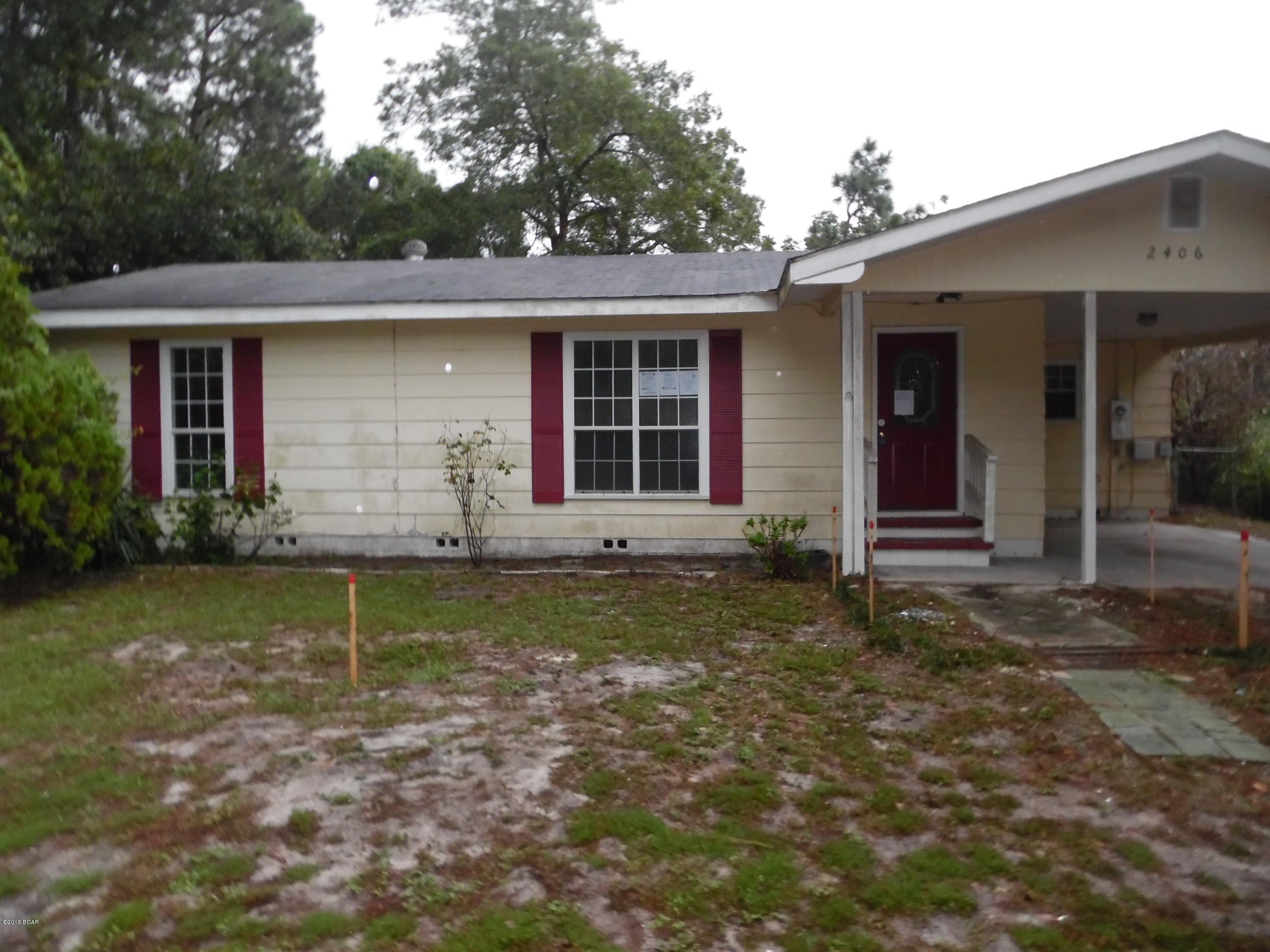 Don't miss this great opportunity to own a home located only one and a half miles from the beaches of Panama City Beach. This quaint cottage boasts two bedrooms and one bath, and a large  living room with hardwood floors. This home sits on a corner lot and is close to fun family attractions such as zoo world  and Ripleys. (The 3rd bedroom has been split into 2 smaller rooms for laundry and central ac unit.)