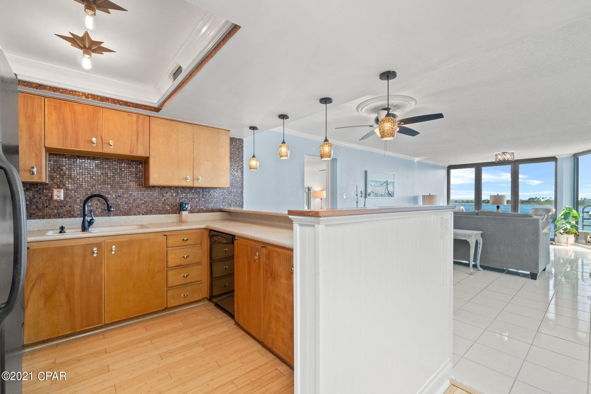 Very beautiful recently renovated upscale unit with spectacular Water View .

Must see to appreciate