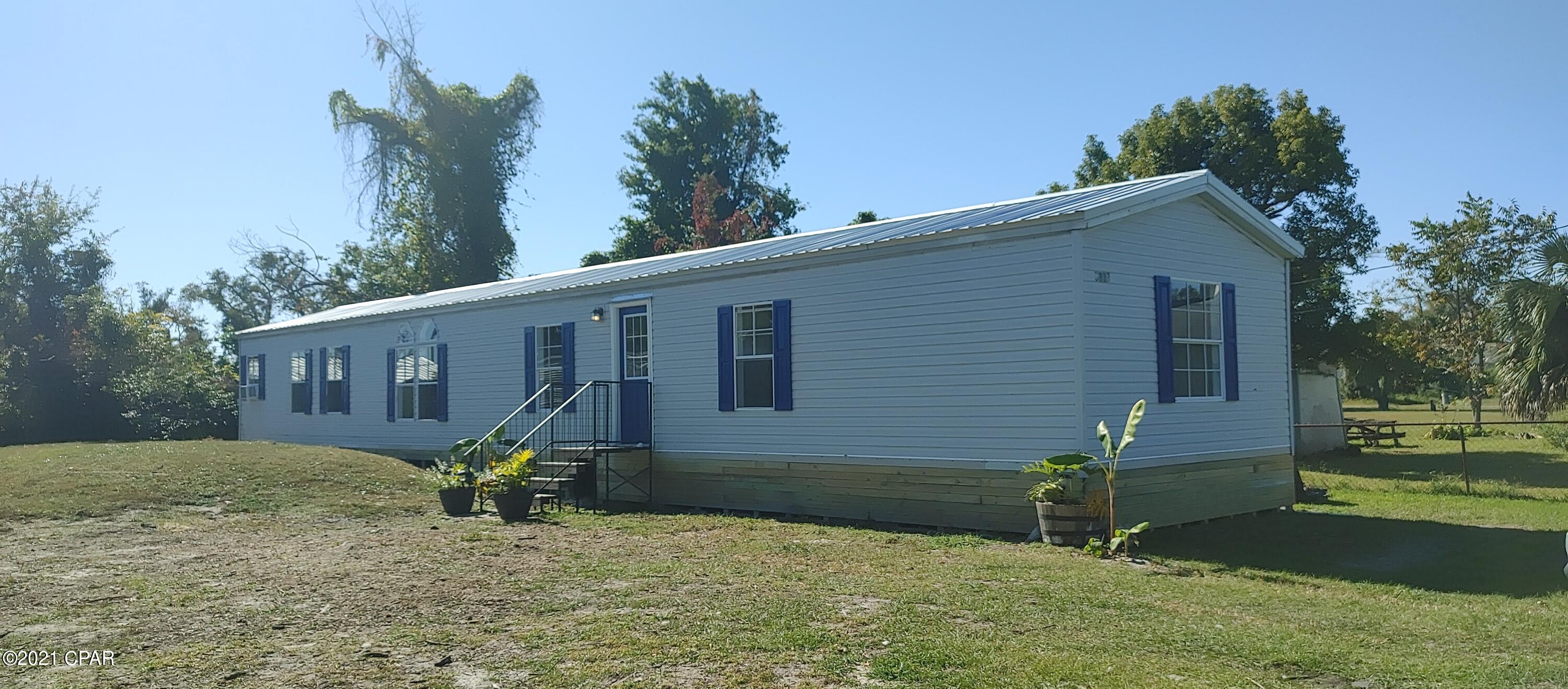 Home for the Holidays.   This home is unfurnished,  spacious, bright & clean. Home is ready to move into.  3 bedrooms 2 baths, freshly painted and updated.  Vinyl plank floors through out with open kitchen dining combination to spacious living room.  City Water available. Split bedroom plan with large owner bedroom and bath. Immediate Occupancy available.

Pets subject to approval.
