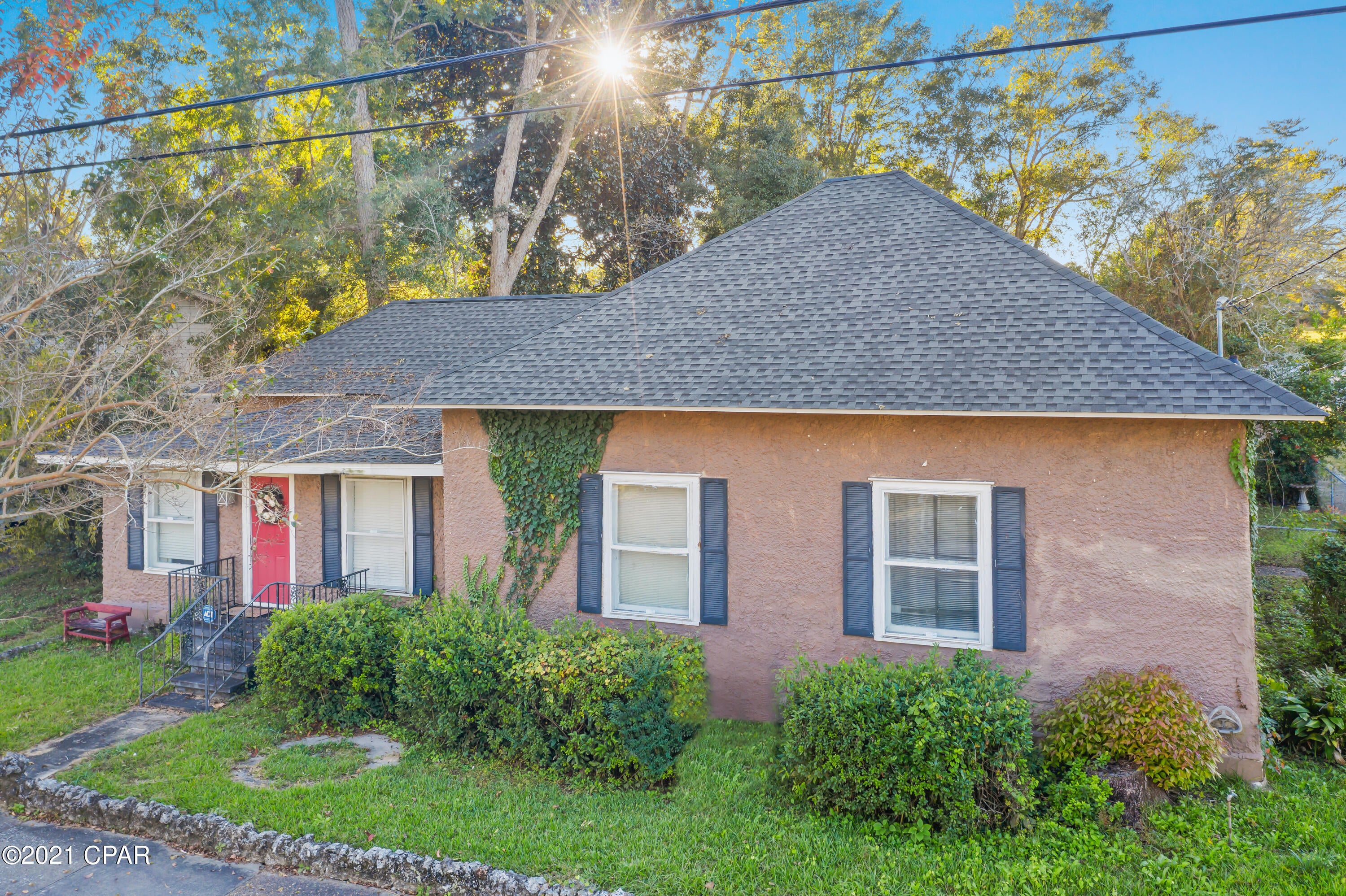 Under Contract, seller taking back up offers. Great three bedroom, two bath home located in town.  Within walking distance to downtown shopping and Shivers Park.  This home features a stucco exterior and a new roof!  Back yard is fenced.  Home features space for entertaining.  The living room is larger and there is even a great room just off the kitchen.