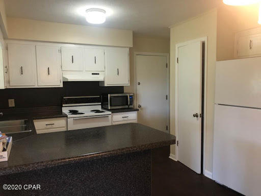 Towne & Country Lake Estates - Residential Lease