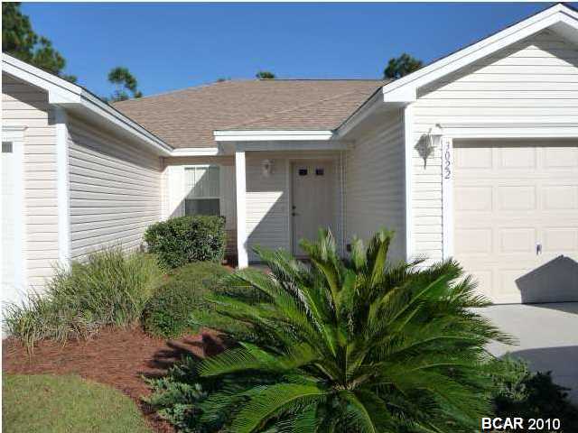 Very nice large 2bd 2ba townhome that is centrally located. Close to Mosley High School and Bay Haven Charter Academy. In the Lynn Haven Area. Lawncare provided. One car garage and Community pool.
